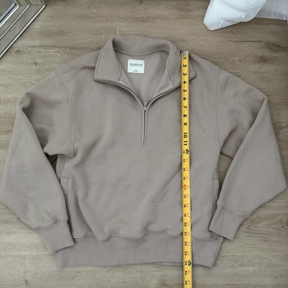 Abercrombie and Fitch Beige Quarter Zip Sweatshirt - Picture 4 of 11
